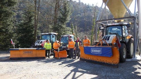 Unser Bauhofteam mit Fuhrpark