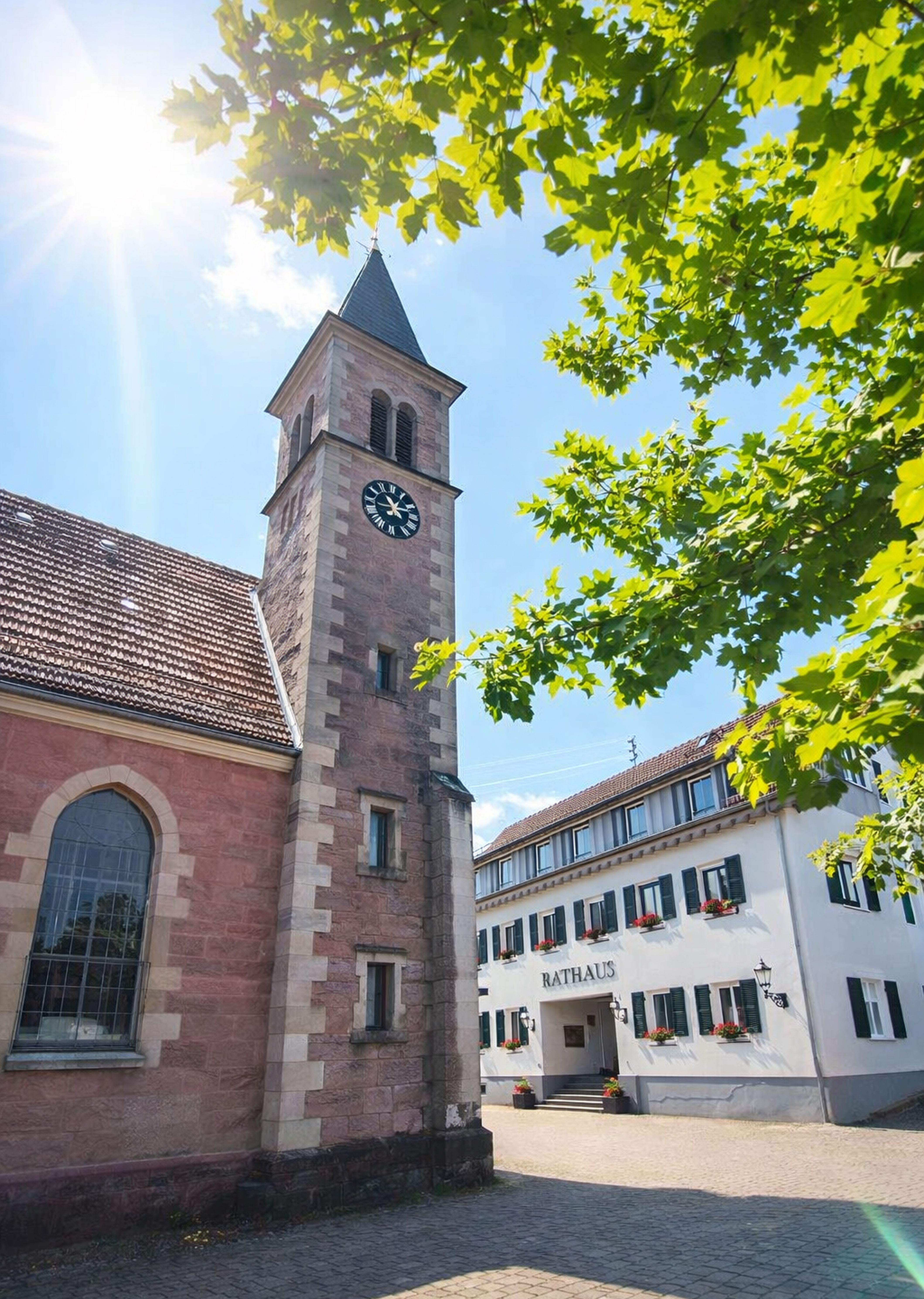 Rathaus und Kirche in Unterreichenbach
